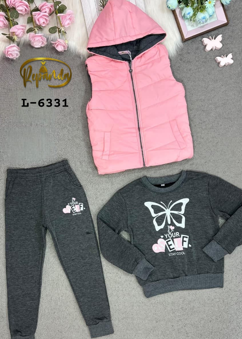 جيلي مكون من ثلاث قطع